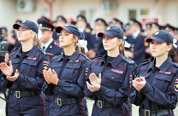 Женщина полицейский