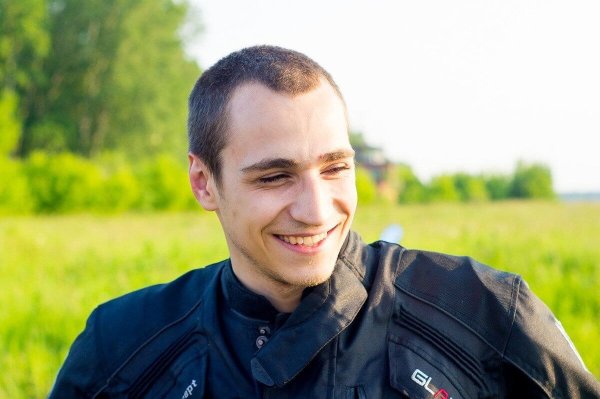 Молодой человек обычный