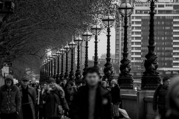 Мрачная толпа