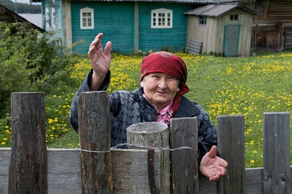 Пенсионеры в деревне