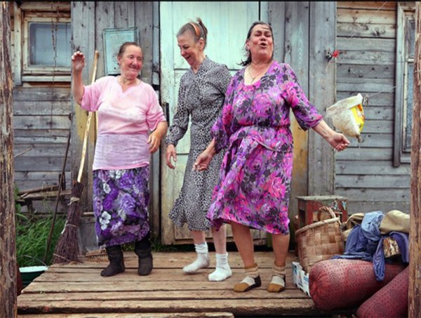 Смешная деревенская женщина