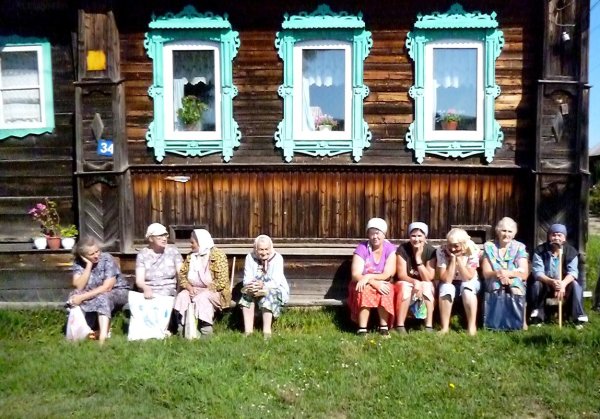 Люди в деревне
