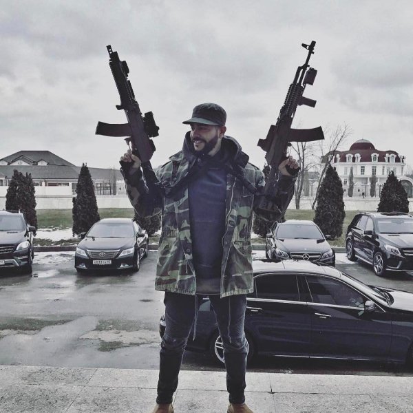 Бандит с автоматом