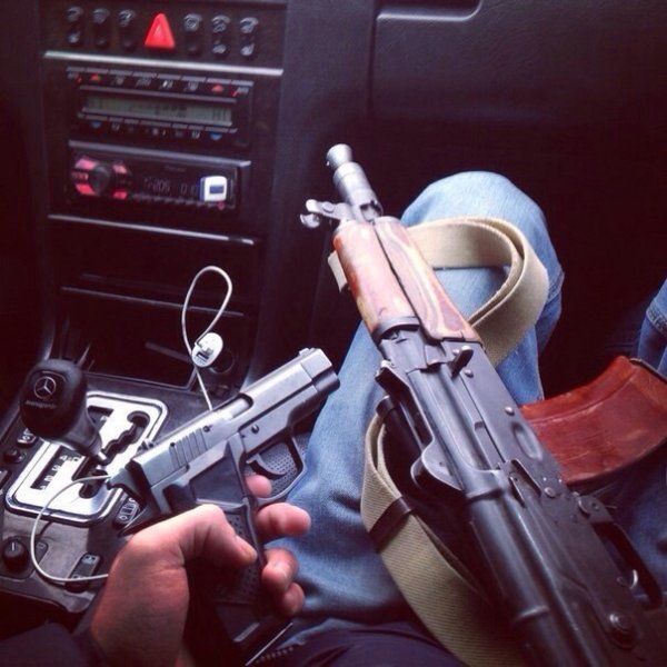 АК 47 В багажнике Гелика