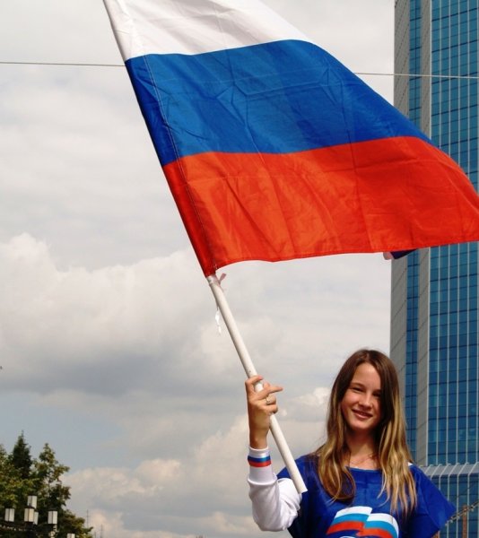 Человек с флагом