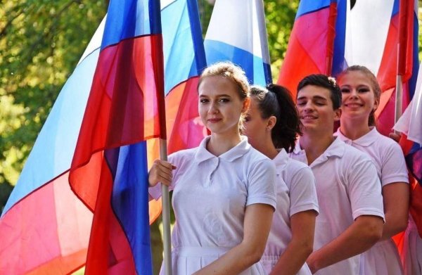Флажки молодежь России