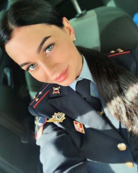 Девушки в форме