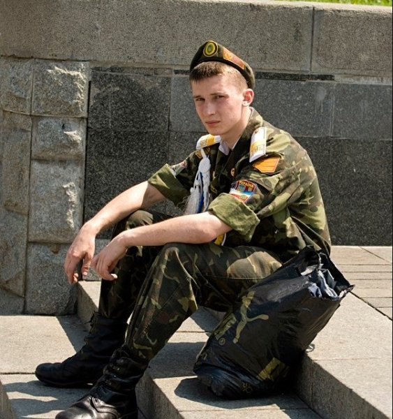 Юноши в военной форме