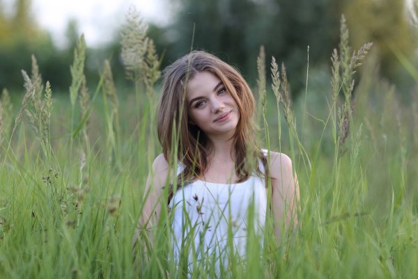 Красивые девушки на природе