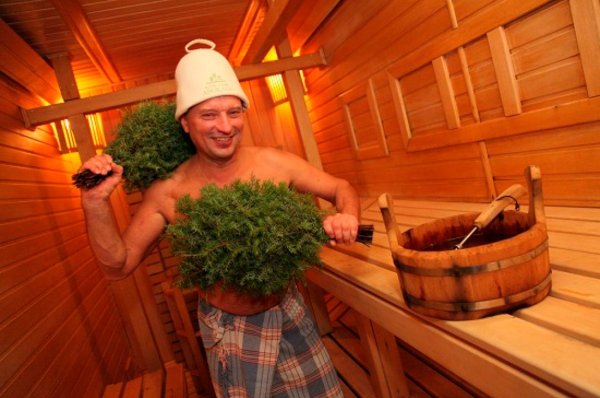 Русская баня с веником