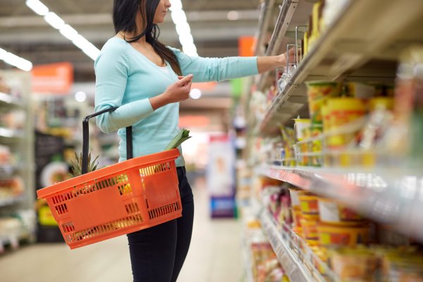 Покупатель в продуктовом