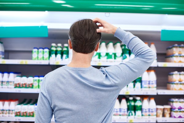 Люди в продуктовом магазине