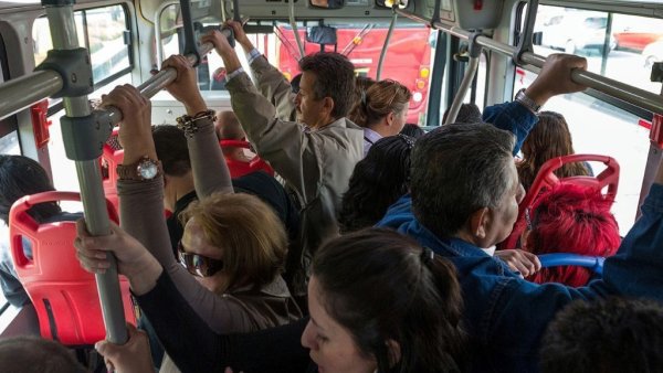 Пассажиры общественного транспорта