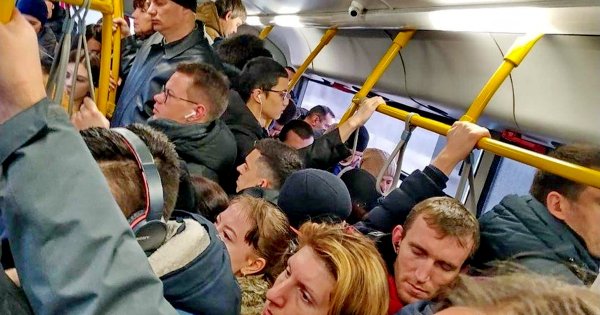 Давка в общественном транспорте