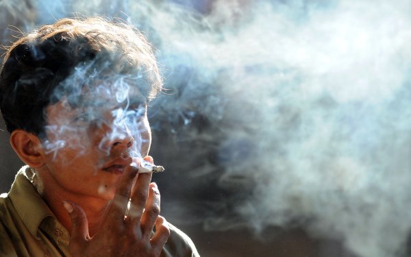 Картинки люди которые курят (49 фото)