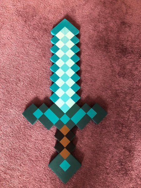Алмазный меч из Minecraft