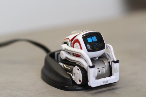Cozmo Robot Кузя