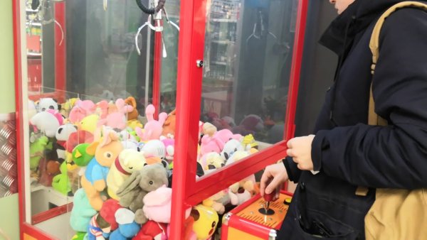 Автомат с игрушками в Пятерочке