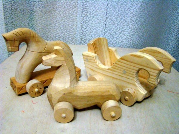 Старинные игрушки из дерева для детей