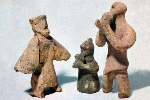 Древние игрушки из дерева