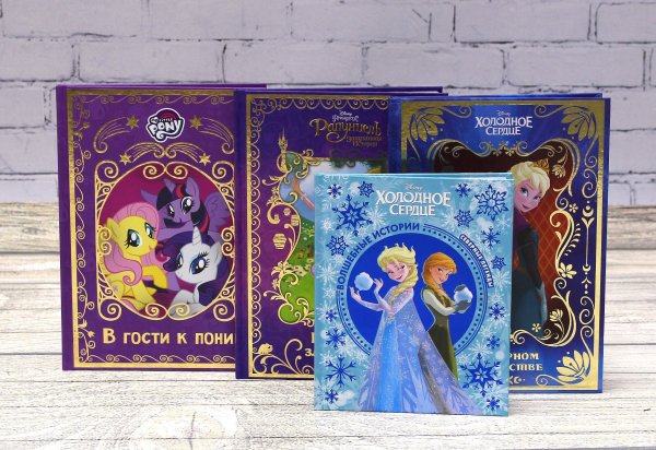 Книжка с набором трафаретов Disney
