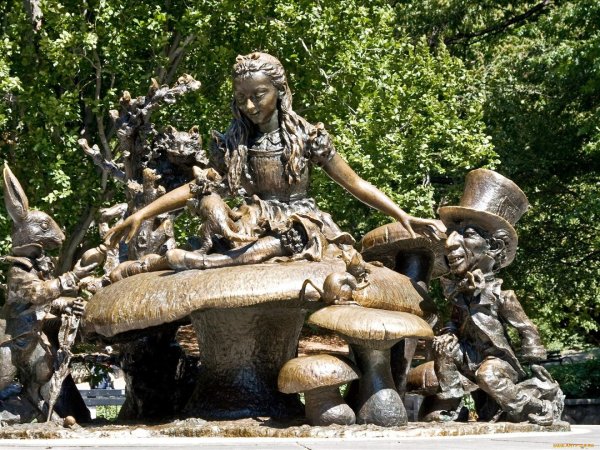 Центральный парк Нью-Йорк скульптура Алиса в