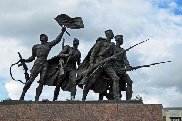 Моумент героическим защитникам лени