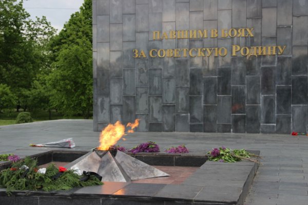 Памятник вечный огонь Майкоп