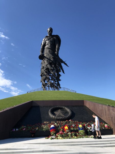 Мемориал советскому солдату подо Ржевом
