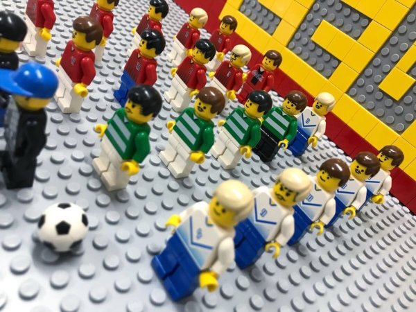 Игроки из лего футбол