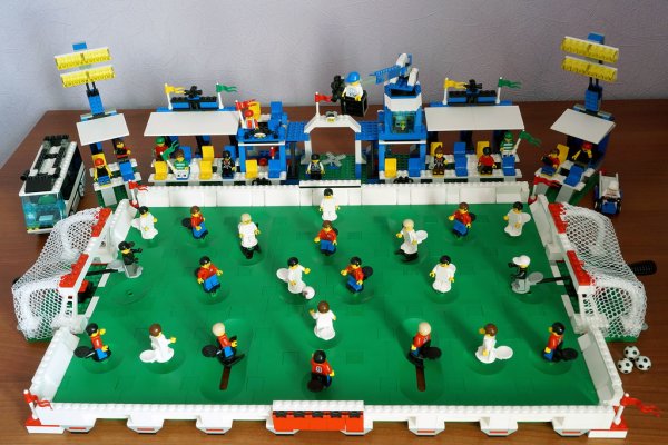 LEGO футбольный стадион