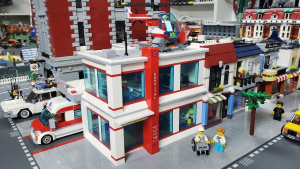 Лего creator Hospital