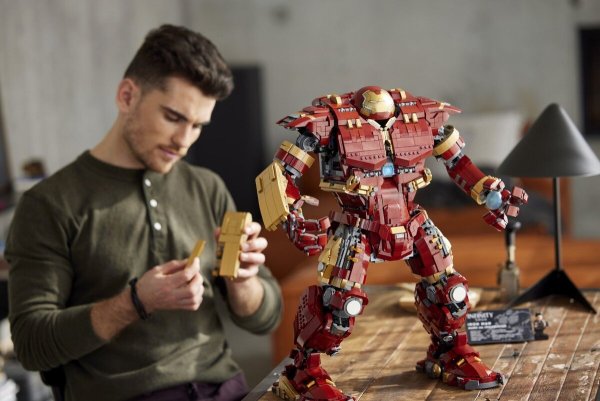 LEGO Hulkbuster 2022