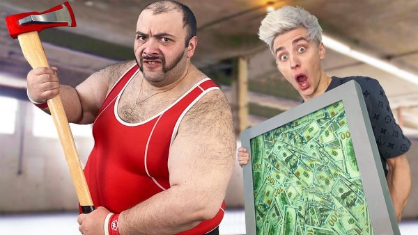 Самый сильный человек в мире vs бронированное стекло с 1000$