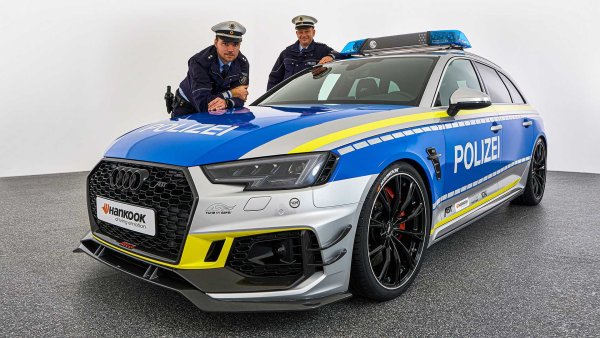 Police car Audi RS 6