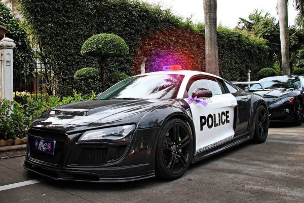 Ауди r8 полиция