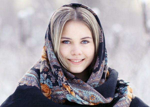 Русская девушка в платке