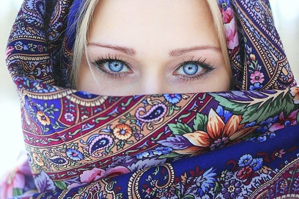Платок русская красавица Павлопосадский платок
