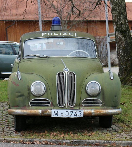 Старинный полицейский автомобиль