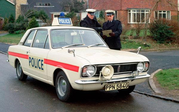 Ford Cortina полиция