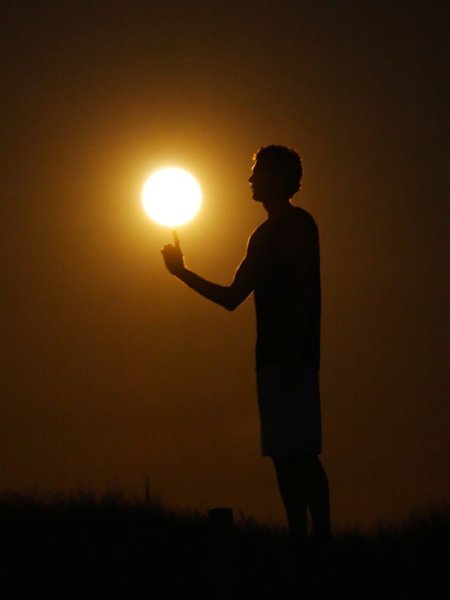 Картинки солнце человек (50 фото)