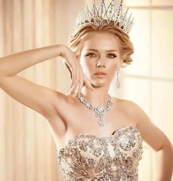 Женщина Королева