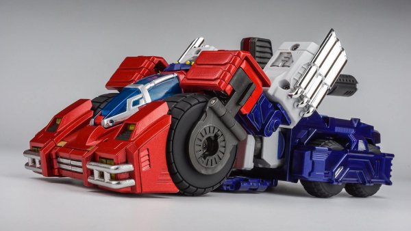 Transformers WFC Optimus Prime