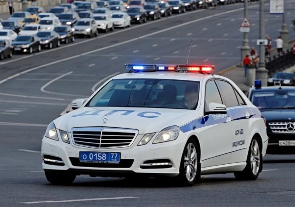 Мерседес с200 с мигалкой