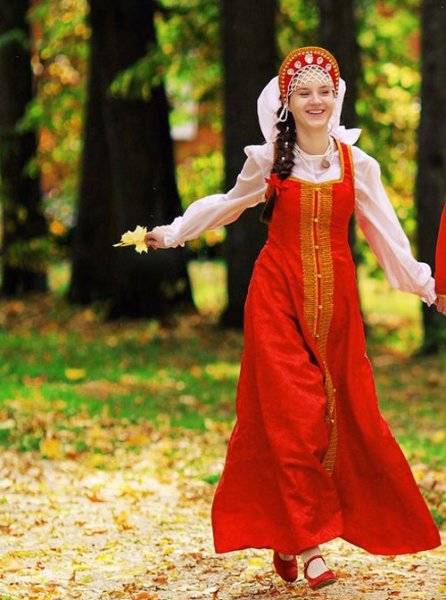 Девушка в Красном сарафане