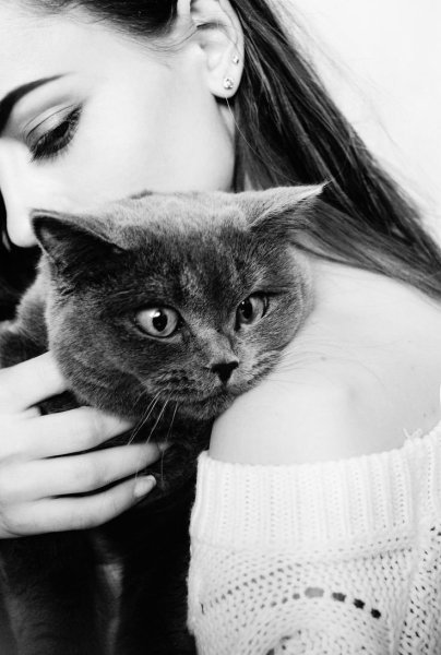 Девушка с котенком