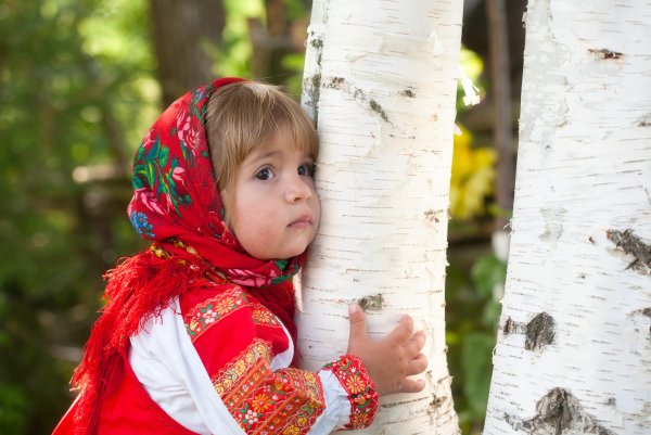 Девочка в платочке