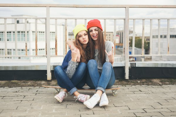 Фотосессия двух девушек на улице