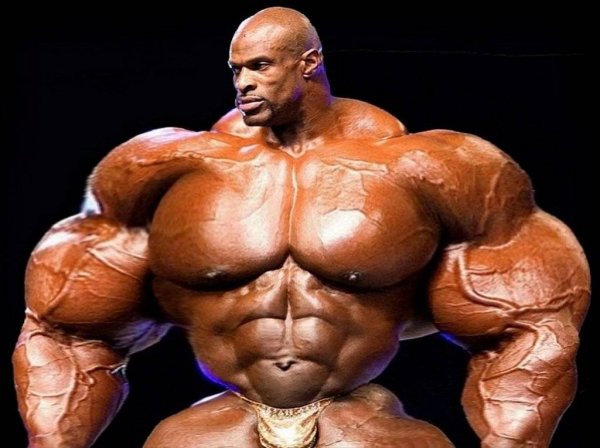 Мега перекаченный бодибилдер