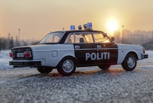 Volvo 244 Police
